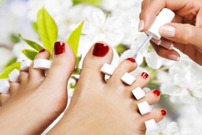 Estetski pedikir sa lakiranjem noktiju - Akcija